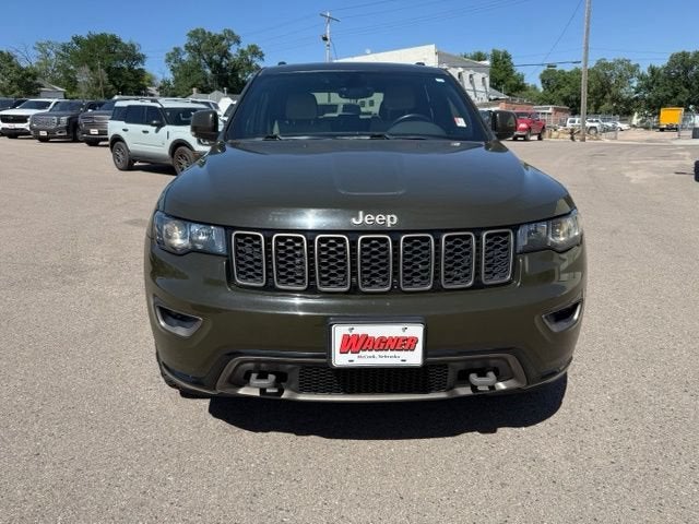 2017 Jeep Grand Cherokee — side profile view