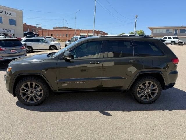 2017 Jeep Grand Cherokee — interior view