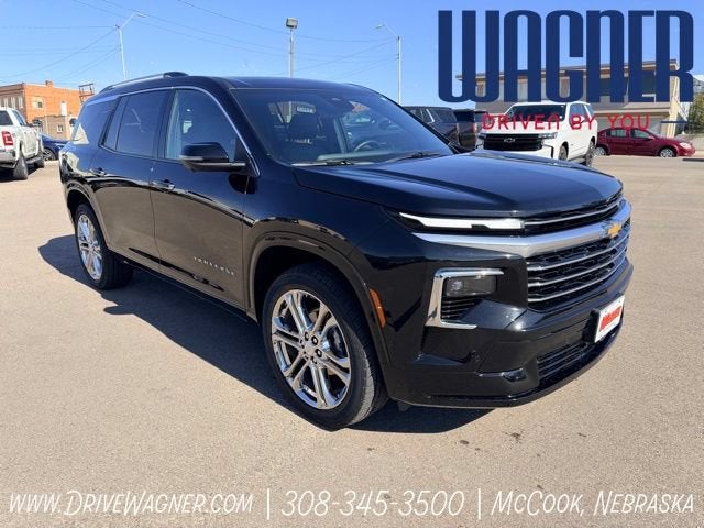 2025 Chevrolet Traverse High Country in Mosaic Black Metallic — front three-quarter view