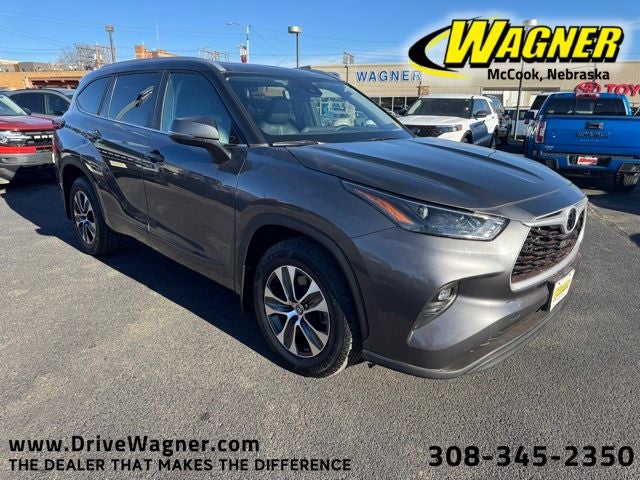 2023 Toyota Highlander XLE in Magnetic Gray Metallic — front three-quarter view