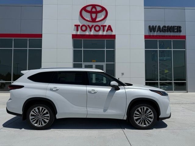 2026 Toyota Highlander — side profile view